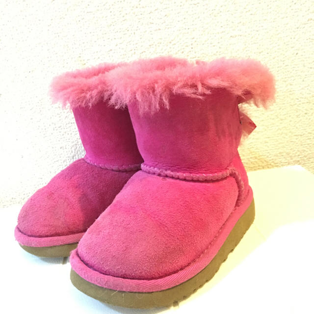 UGG(アグ)のugg アグ リボン キッズ ブーツ トドラー MINI BAILEY BOW キッズ/ベビー/マタニティのベビー靴/シューズ(~14cm)(ブーツ)の商品写真