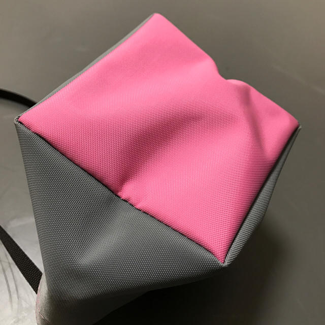 Herve Chapelier(エルベシャプリエ)のエルベシャプリエ ミニショルダーXS グレー×ピンク未使用に近い レディースのバッグ(ショルダーバッグ)の商品写真