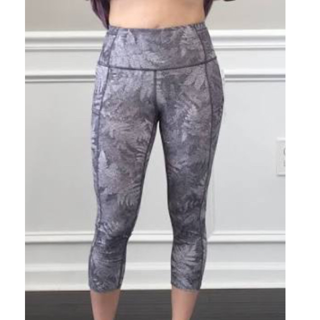 lululemon(ルルレモン)の最終値下げ！lululemon pants size4 *outlet* スポーツ/アウトドアのトレーニング/エクササイズ(ヨガ)の商品写真