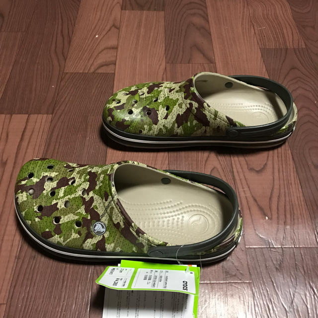 crocs(クロックス)の格安 クロックス 25cm カモ カラー ダスティオリーブ 迷彩 サンダル メンズの靴/シューズ(サンダル)の商品写真