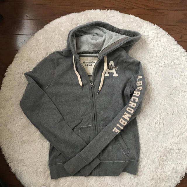 Abercrombie&Fitch(アバクロンビーアンドフィッチ)のアバクロ パーカー レディースのトップス(パーカー)の商品写真