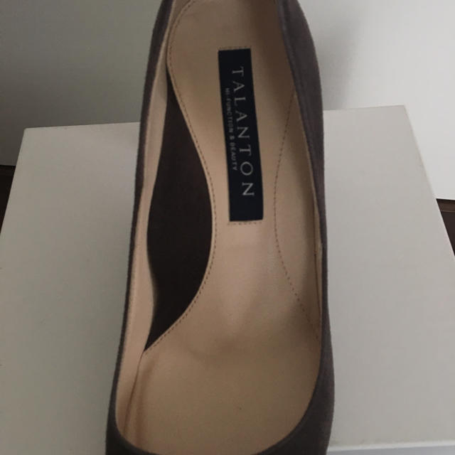 DIANA(ダイアナ)のダイアナ(TALANTON) グレージュパンプス 23.5cm レディースの靴/シューズ(ハイヒール/パンプス)の商品写真