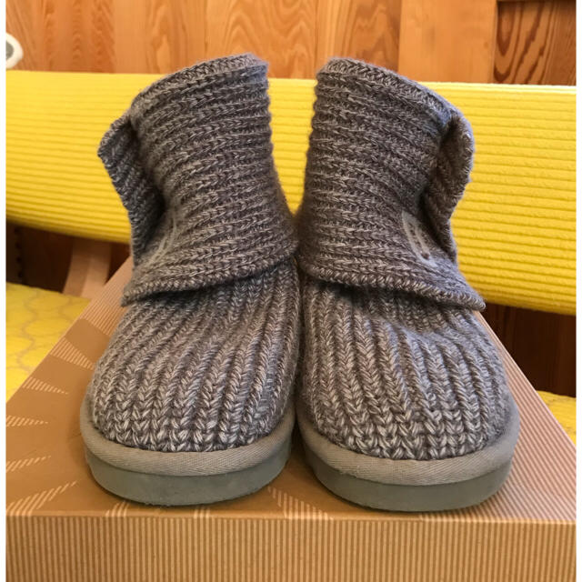 UGG(アグ)のUGG キッズ ニットブーツ グレー ２１.０ キッズ/ベビー/マタニティのキッズ靴/シューズ(15cm~)(ブーツ)の商品写真