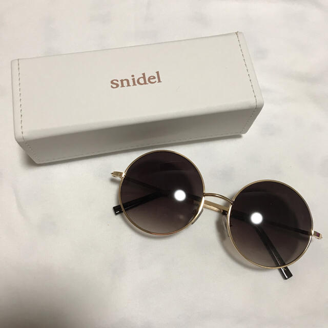 SNIDEL(スナイデル)のスナイデル 美品ラウンドサングラス レディースのファッション小物(サングラス/メガネ)の商品写真