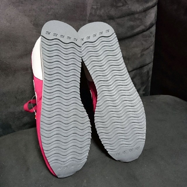 New Balance(ニューバランス)のnew balance 24cm　新品未使用タグ付 レディースの靴/シューズ(スニーカー)の商品写真
