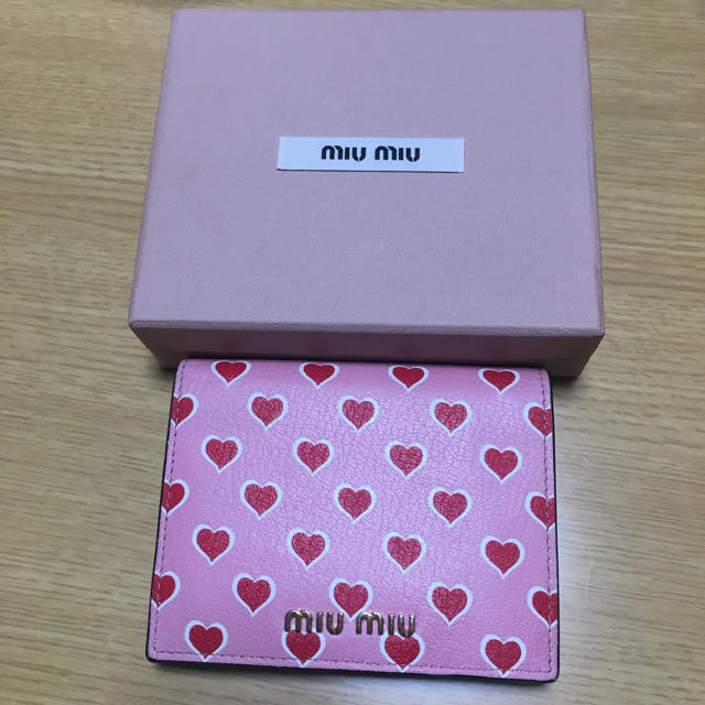 miumiu(ミュウミュウ)のmiu miu 正規品 ハート ミニ財布 レディースのファッション小物(財布)の商品写真