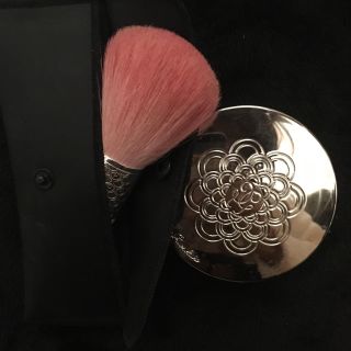 ゲラン(GUERLAIN)の筆付き美品❣️ゲラン・メテリオット(フェイスパウダー)