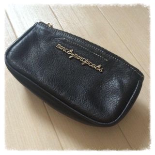 マークバイマークジェイコブス(MARC BY MARC JACOBS)の美品♡レザーポーチ 黒 マーク(ポーチ)