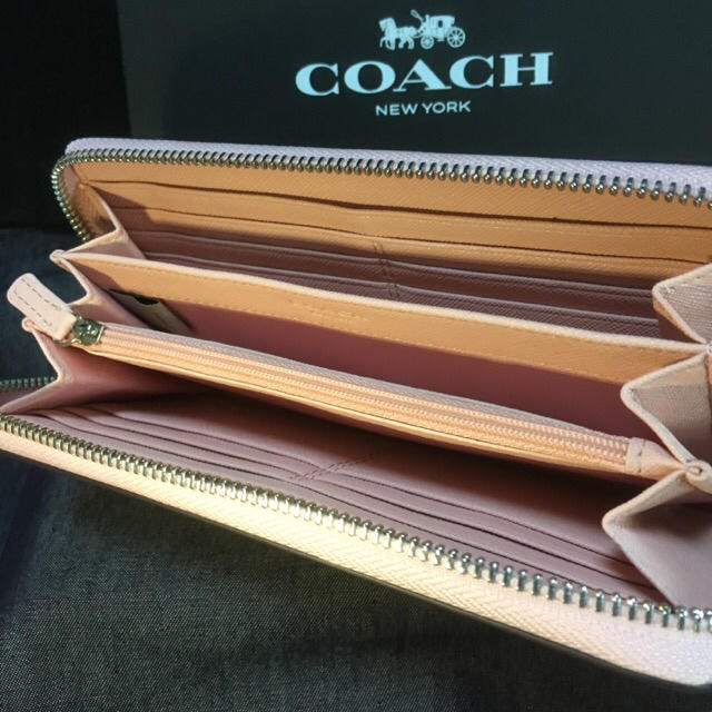 COACH(コーチ)の即日発送❣️限定セール❣️新品コーチ長財布F53331真珠のような美しさを♡ レディースのファッション小物(財布)の商品写真