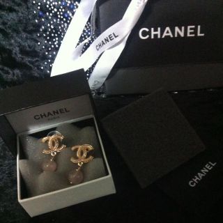 シャネル(CHANEL)のシャネル2012ピンク天然水晶ピアス(ピアス)