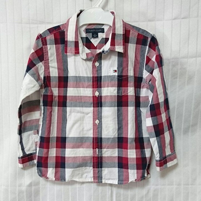 TOMMY HILFIGER(トミーヒルフィガー)の美品☆トミーヒルフィガー キッズ シャツ ４ キッズ/ベビー/マタニティのキッズ服男の子用(90cm~)(その他)の商品写真