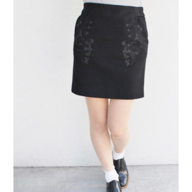 mame(マメ)のmame 刺繍スカート レディースのスカート(ひざ丈スカート)の商品写真