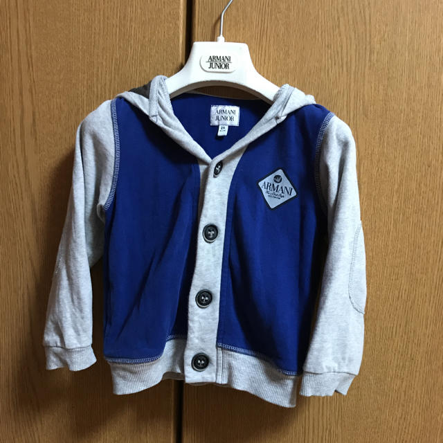 ARMANI JUNIOR(アルマーニ ジュニア)のアルマーニジュニアのパーカー キッズ/ベビー/マタニティのキッズ服男の子用(90cm~)(ジャケット/上着)の商品写真