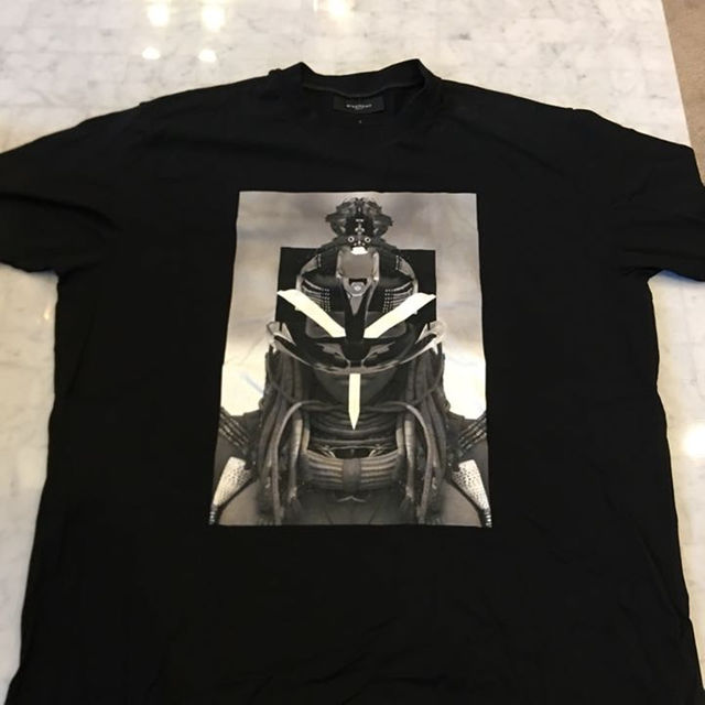 限定　即完売　GIVENCHY スタッズTシャツ