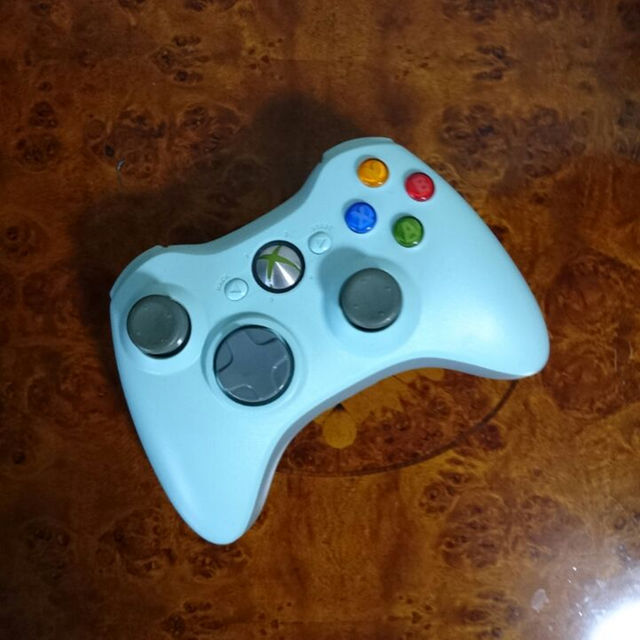 Xbox360(エックスボックス360)のXbox360 ワイヤレスコントローラー（ライトブルー） エンタメ/ホビーのゲームソフト/ゲーム機本体(家庭用ゲーム機本体)の商品写真