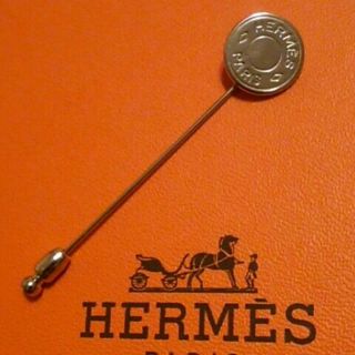 エルメス(Hermes)のエルメス HERMES セリエ ピンブローチ タイピン スカーフ ネクタイ 美品(ブローチ/コサージュ)