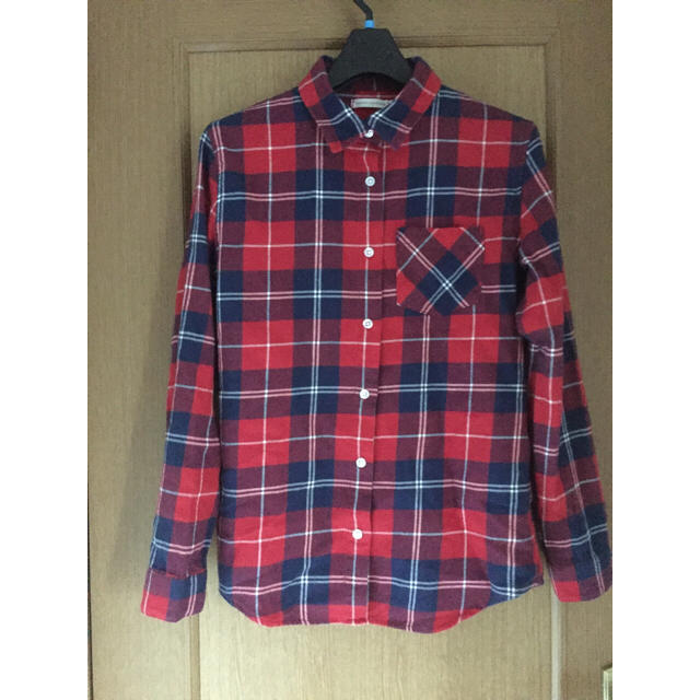 WEGO(ウィゴー)の赤チェックシャツ レディースのトップス(シャツ/ブラウス(長袖/七分))の商品写真