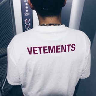 バレンシアガ(Balenciaga)のまりあ＠売り切り希望様専用 vetements staff  2018ss XS(Tシャツ/カットソー(半袖/袖なし))