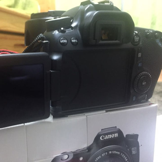 Canon(キヤノン)のCanon(キャノン)eos70d+EFS18-135mmISレンズキット スマホ/家電/カメラのカメラ(その他)の商品写真