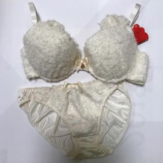 チュチュアンナ(tutuanna)のモコモコ ブラジャーとショーツのセットE75(ブラ&ショーツセット)