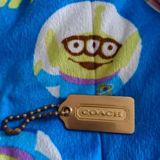 コーチ(COACH)の【中古】COACH 金色ステンレスバッグチャーム大(チャーム)