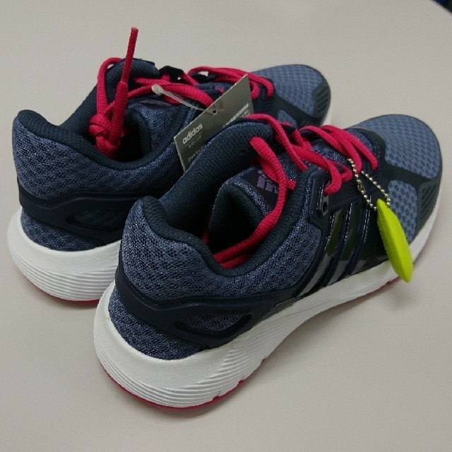 adidas(アディダス)の【新品】adidas アディダス レディースランニングシューズ スポーツ/アウトドアのランニング(シューズ)の商品写真