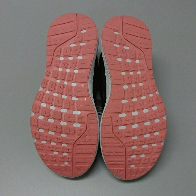 adidas(アディダス)の【tamapurara様専用】adidas レディース ランニングシューズ スポーツ/アウトドアのランニング(シューズ)の商品写真