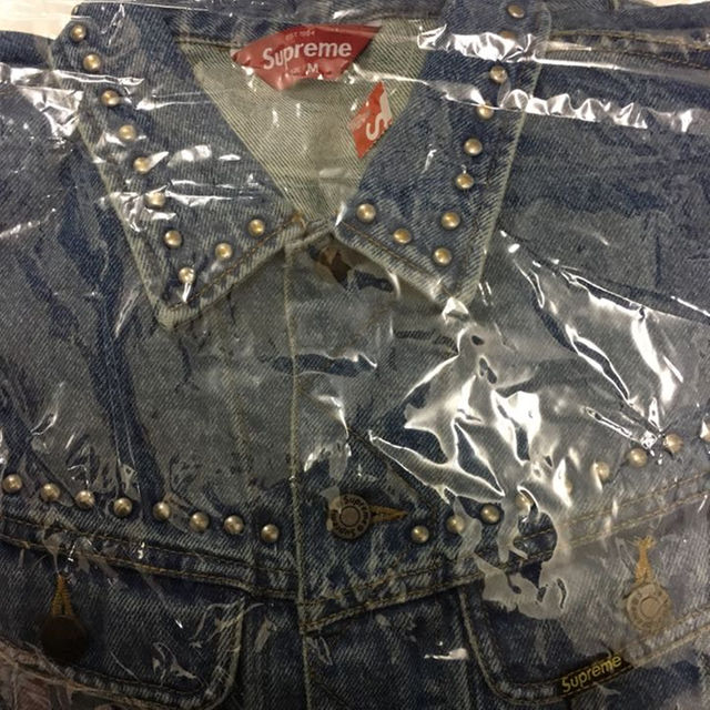 Supreme(シュプリーム)の17SS Studded Denim Trucker Jacket  デニム メンズのジャケット/アウター(Gジャン/デニムジャケット)の商品写真