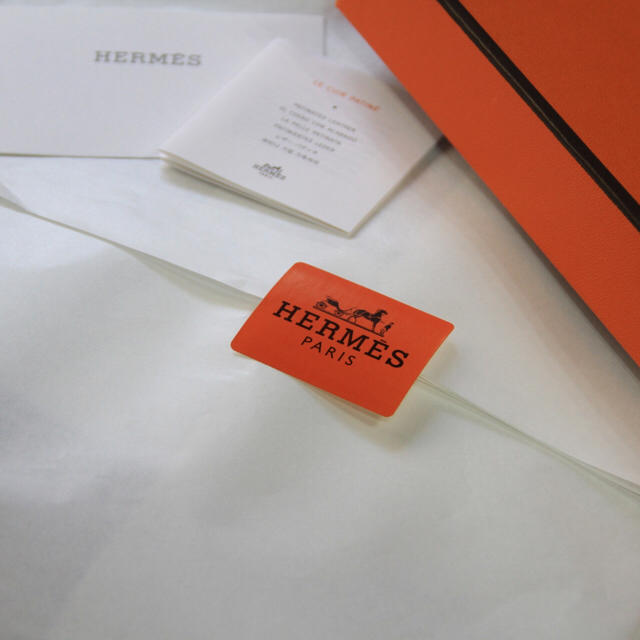Hermes(エルメス)のエルメス ラッピング用シール 5枚 オレンジ 非売品 ステッカー インテリア/住まい/日用品のオフィス用品(ラッピング/包装)の商品写真
