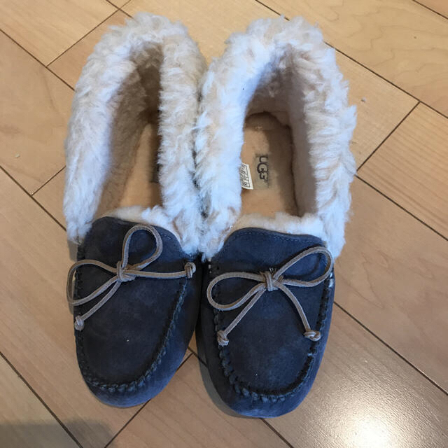 UGG アレーナのサムネイル