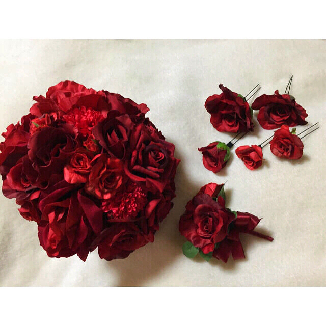 ちな*様専用赤い薔薇ブーケ ブートニア 髪飾りセットの通販 by ショコラ's shop｜ラクマ
