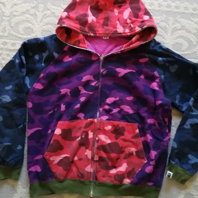 A BATHING APE(アベイシングエイプ)のA BATHING APE　 カモフラ　パーカー　L メンズのトップス(パーカー)の商品写真