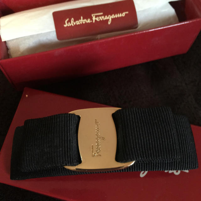 Salvatore Ferragamo(サルヴァトーレフェラガモ)のフェラガモ ヴァラ バレッタ レディースのヘアアクセサリー(バレッタ/ヘアクリップ)の商品写真