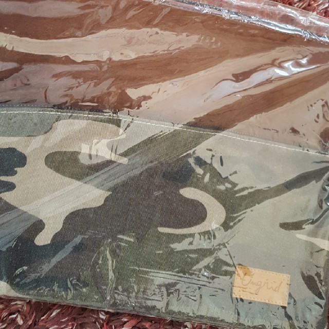 Ungrid(アングリッド)のungrid　カモフラージュ　迷彩柄　ミニクラッチバック　ポーチ レディースのバッグ(クラッチバッグ)の商品写真