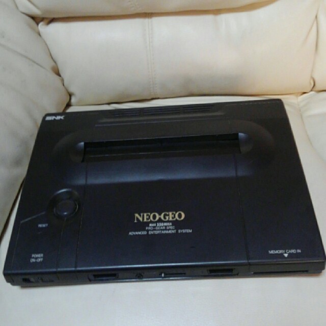 NEOGEO(ネオジオ)のネオジオ 本体 エンタメ/ホビーのゲームソフト/ゲーム機本体(家庭用ゲーム機本体)の商品写真