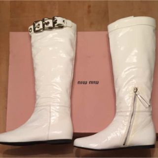 miumiu エナメルブーツ