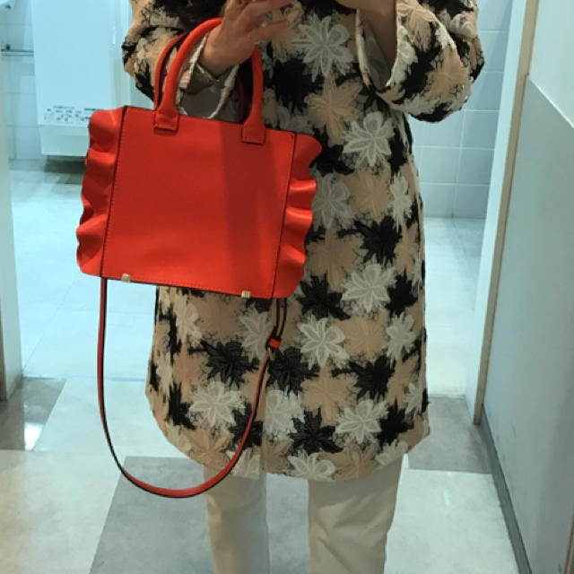 ZARA(ザラ)の最終値下げ❣️売り切り希望❣️ザラ💕フリル💕バッグ👜 レディースのバッグ(ハンドバッグ)の商品写真