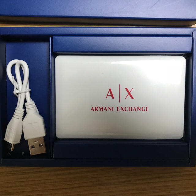 ARMANI EXCHANGE(アルマーニエクスチェンジ)の元旦セール！アルマーニ  非売品充電器 新品！！ スマホ/家電/カメラのスマートフォン/携帯電話(バッテリー/充電器)の商品写真