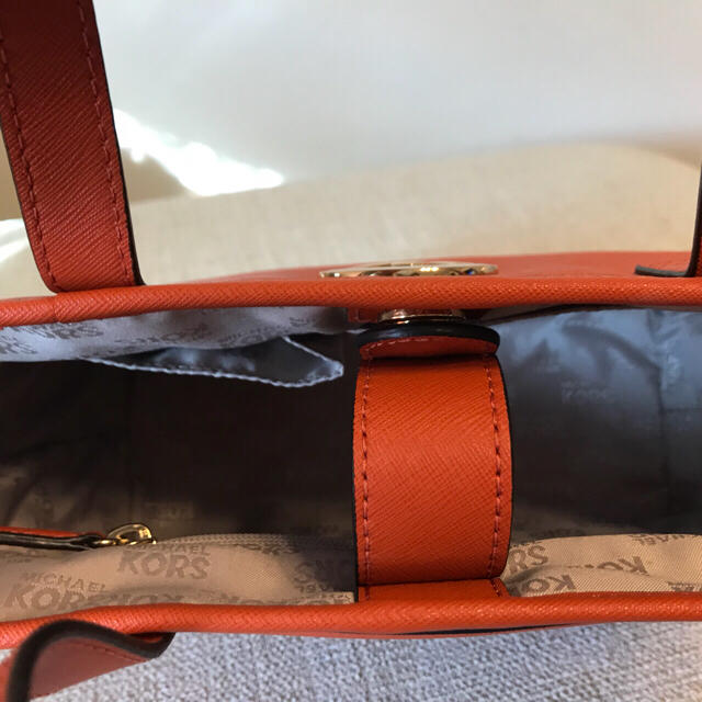 Michael Kors(マイケルコース)のマイケルコース     未使用オレンジバック レディースのバッグ(ハンドバッグ)の商品写真