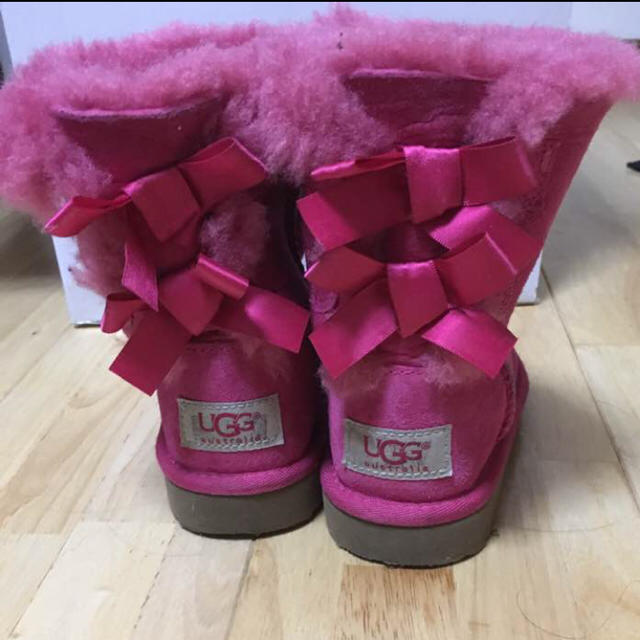 UGG(アグ)のugg ブーツ キッズ/ベビー/マタニティのキッズ靴/シューズ(15cm~)(ブーツ)の商品写真