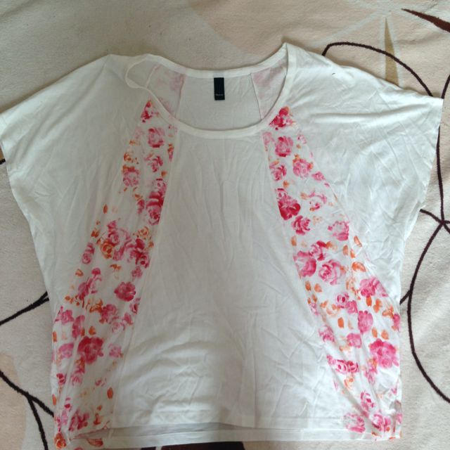 RESEXXY(リゼクシー)のリゼクシー 花柄 Tシャツ レディースのトップス(Tシャツ(半袖/袖なし))の商品写真