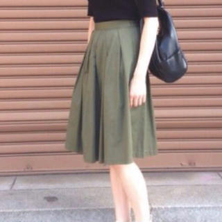 ジーユー(GU)のお値下げ♡ 新品✨ GU カーキ スカート 人気カラー(ひざ丈スカート)