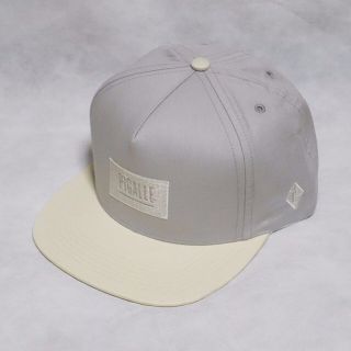 シュプリーム(Supreme)のPIGALLE BOX LOGO キャップ グレー(その他)