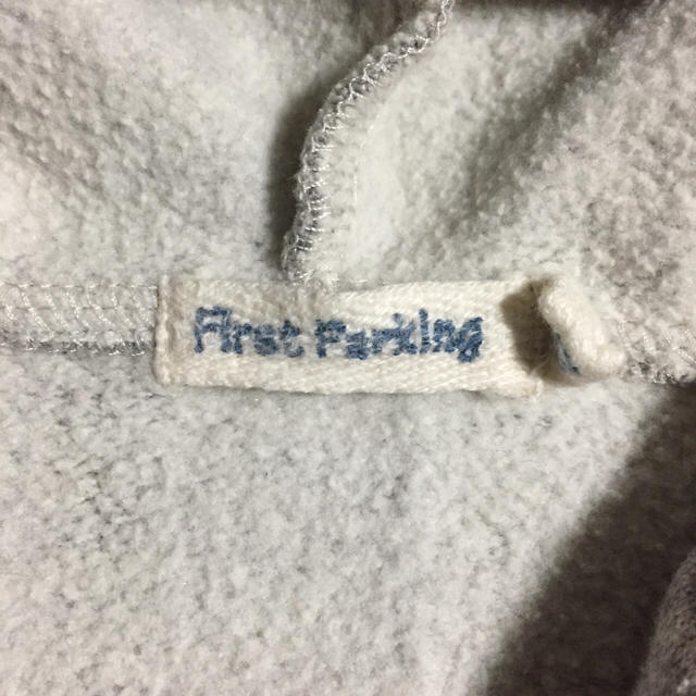 First Parking(ファーストパーキング)のFirst Parkingグレーパーカーsize100★送料無料 キッズ/ベビー/マタニティのキッズ服男の子用(90cm~)(ジャケット/上着)の商品写真