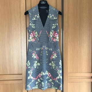 アレキサンダーマックイーン(Alexander McQueen)の幾何学花柄ドレス(ミニワンピース)