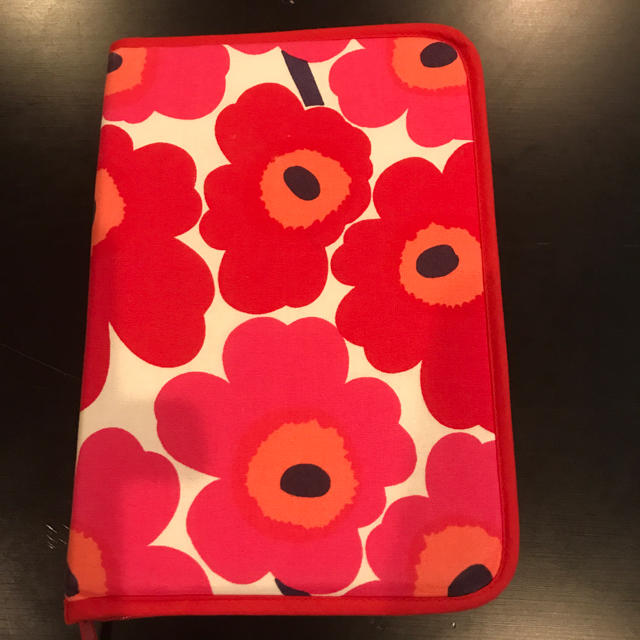 marimekko(マリメッコ)の【rii様専用】マリメッコ 母子手帳 マルチケース 通帳入れ ウニッコ キッズ/ベビー/マタニティのマタニティ(母子手帳ケース)の商品写真