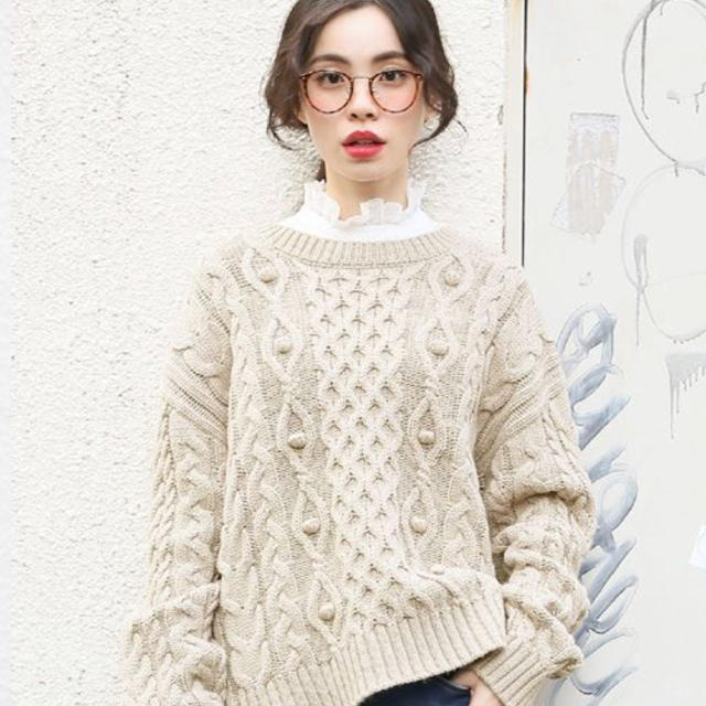 LOWRYS FARM(ローリーズファーム)のケーブルポンポンロングスリーブ beige レディースのトップス(ニット/セーター)の商品写真