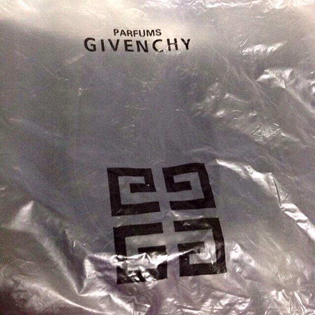 GIVENCHY(ジバンシィ)のGIVENCHY 一週間限定値下げ レディースのバッグ(トートバッグ)の商品写真