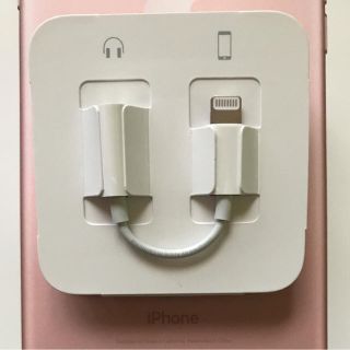 アイフォーン(iPhone)の☆新品 未使用☆純正 iPhone アイフォーン 変換アダプター(ストラップ/イヤホンジャック)