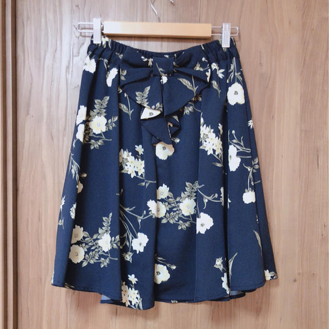 しまむら(シマムラ)の♡ネイビー 花柄 スカート♡ レディースのスカート(ひざ丈スカート)の商品写真